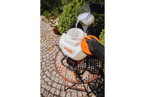 Stihl SGA 60 Opryskiwacz akumulatorowy, zestaw z 2× akumulatorem AK 10 i ładowarką AL 101, zbiornik 15 l
