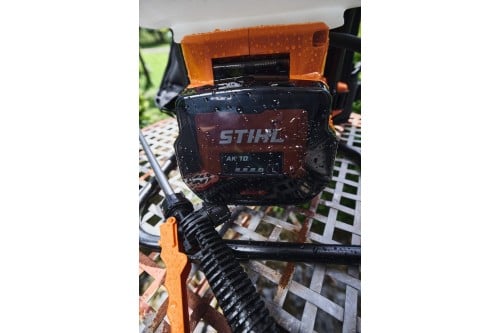 Stihl SGA 60 Opryskiwacz akumulatorowy, zestaw z 2× akumulatorem AK 10 i ładowarką AL 101, zbiornik 15 l