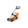 Stihl RMA 443 V Kosiarka akumulatorowa z napędem Vario, zestaw z 2× akumulatorem AK 30 S i ładowarką AL 101, szerokość koszenia 