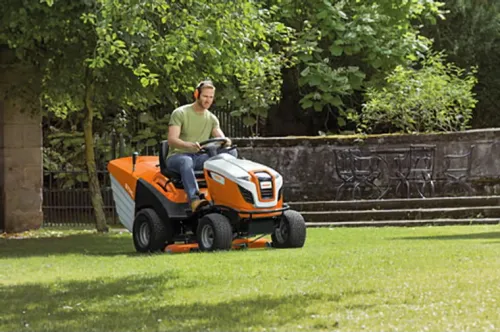 Stihl RT 6127 ZL Traktor ogrodowy przeznaczony — nr 61702000030