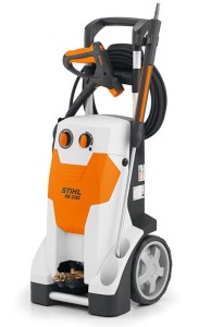 Myjka ciśnieniowa Stihl RE 232 solidna, ciśnienie robocze 145 bar, pomarańczowo-biała.