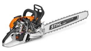 Stihl MS 500i W Pilarka spalinowa z ogrzewanym uchwytem, widok z boku.