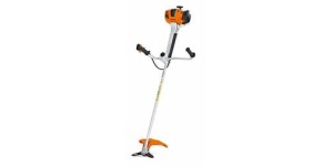 Stihl FS 491 C-EM Kosa spalinowa z uchwytem rowerowym i pomarańczową osłoną.