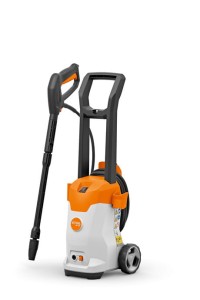 Myjka wysokociśnieniowa Stihl RE 80 na kółkach, lekka i poręczna.