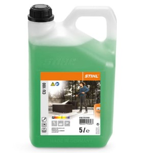 Płyn do myjki Stihl CU 100 5L, uniwersalny środek czyszczący w zielonej butelce.