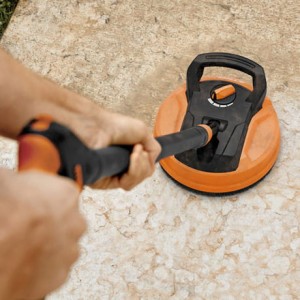 Przystawka do czyszczenia Stihl RA 90 w trakcie użytkowania.