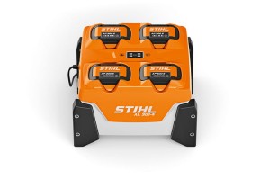 Stihl AL 301-4 Multi-ładowarka z czterema akumulatorami AP.