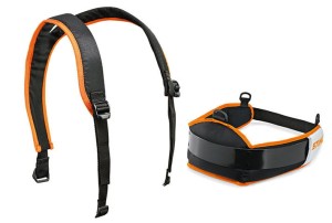 Stihl Pas nośny z szelkami do akumulatora w kolorach czarnym i pomarańczowym.