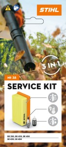 Stihl Zestaw serwisowy nr 38 do BR 350/430/450 i SR 430/450 z akcesoriami na tle zdmuchiwanych liści