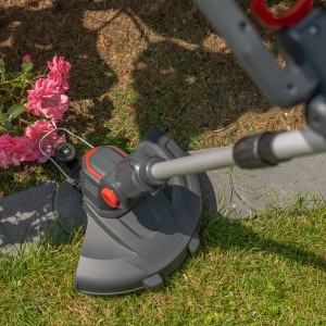 Podcinarka GT 1825 AL-KO 18 V Comfort Zestaw przy pracy w ogrodzie przy kwiatach.