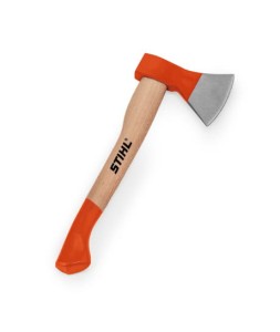 Toporek Stihl AX 6 z drewnianą rękojeścią.