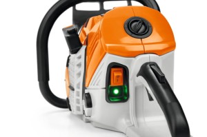 Stihl zabawka Pilarka, zabawkowa piła łańcuchowa w kolorach pomarańczowym i białym.