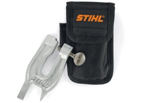 Imadło do mocowania prowadnicy Stihl S260 z czarnym pokrowcem.