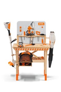Stihl Drewniany stół warsztatowy dla dzieci z narzędziami.