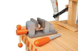 Stihl Drewniany stół warsztatowy dla dzieci z narzędziami.
