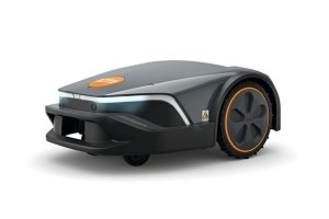 Stihl iMOW 5 EVO, kosiarka automatyczna na białym tle.