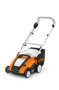 Stihl RLE 240 Wertykulator elektryczny na białym tle.