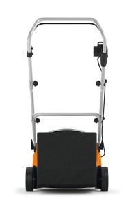 Stihl RLE 240 wertykulator elektryczny widziany od tyłu.