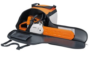 Stihl Torba narzędziowa do piły mechanicznej z piłą w środku.