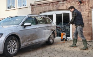 Mycie samochodu za pomocą Stihl RE 130 PLUS Myjka, 135 barów.