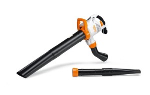 Lekki odkurzacz ogrodowy z funkcją dmuchawy Stihl SHE 81.