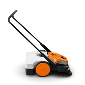Ręczna zamiatarka Stihl KG 770 z pomarańczowym obudową.