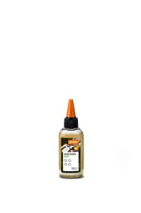 STIHL Multioil Bio 50 ml butelka oleju na białym tle.