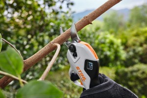 Stihl ASA 20 Sekator akumulatorowy przycinający gałąź.