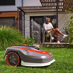127696-robotic-lawnmower-robolinho-822-w-webshop-mood.jpg