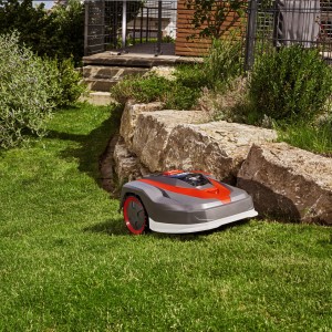 127696-robotic-lawnmower-robolinho-822-w-webshop-mood-1.jpg
