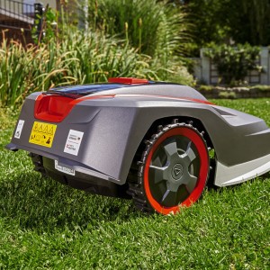127696-robotic-lawnmower-robolinho-822-w-webshop-mood-2.jpg