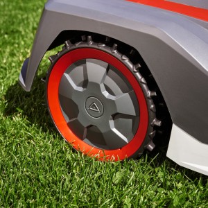 127696-robotic-lawnmower-robolinho-822-w-webshop-mood-4.jpg