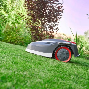 123034-robotic-lawnmower-robolinho-1300-w-webshop-mood-3.jpg