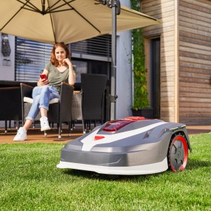 123034-robotic-lawnmower-robolinho-1300-w-webshop-mood-2.jpg