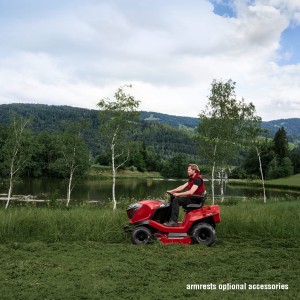 127709-high-grass-traktor-t22-110-4-hdh-a-v2-webshop-mood-4_v1.jpg