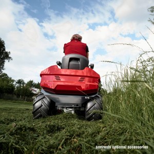 127709-high-grass-traktor-t22-110-4-hdh-a-v2-webshop-mood-5_v1.jpg