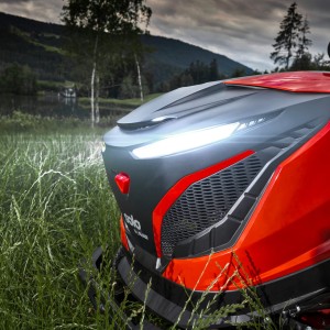 127709-high-grass-traktor-t22-110-4-hdh-a-v2-webshop-mood-6_v1.jpg