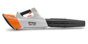 Stihl BGA 100 dmuchawa akumulatorowa, widok boczny.