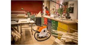 Odkurzacz Stihl SE 133 ME do pracy na sucho i mokro w warsztacie stolarskim.