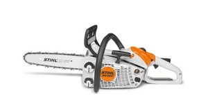 Bardzo lekka pilarka spalinowa Stihl MS 194 C-E z silnikiem 2-MIX i systemem ErgoStart.