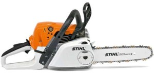 Pilarka spalinowa Stihl MS 231 C-BE z szybkim napinaczem łańcucha.