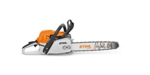 Stihl MS 271 Pilarka spalinowa na białym tle.