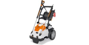 Stihl RE 362 PLUS Myjka wysokociśnieniowa na kółkach z wężem i akcesoriami.