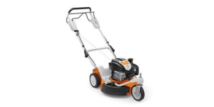 Stihl RM 3 RT Kosiarka 3-kołowa na białym tle.