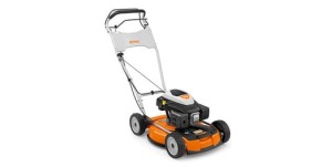 Kosiarka Stihl RM 4 RTP, aluminiowe koła z gumowymi oponami.