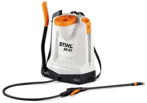 Stihl SG 51 Opryskiwacz plecakowy 12l w kolorach biało-pomarańczowym.