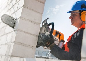 Pilarka Stihl GS 461 do cięcia betonu w akcji.