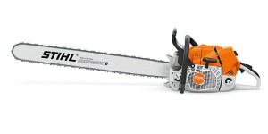 Pilarka spalinowa Stihl MS 881, moc 8,7 KM/6,4 KW, widok z boku.