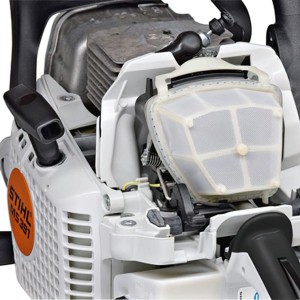Pilarka spalinowa Stihl MS 391 z widokiem na silnik i filtr powietrza.