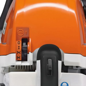 "Stihl MS 311 Pilarka spalinowa widok z bliska na silnik i kontrolki"